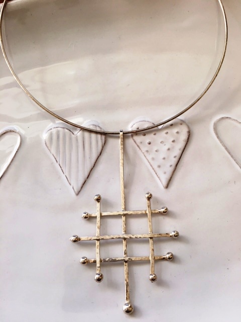 Grid and nugget neckwire